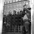 Visiting_the_refuguees_occupying_votiv_church-thumb